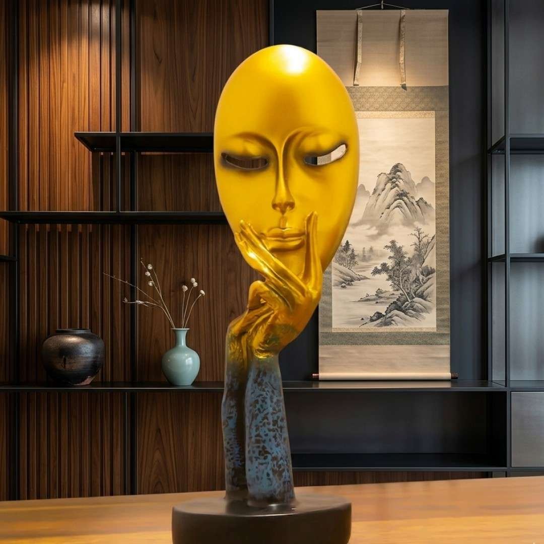 GoldenPoiseSculptur